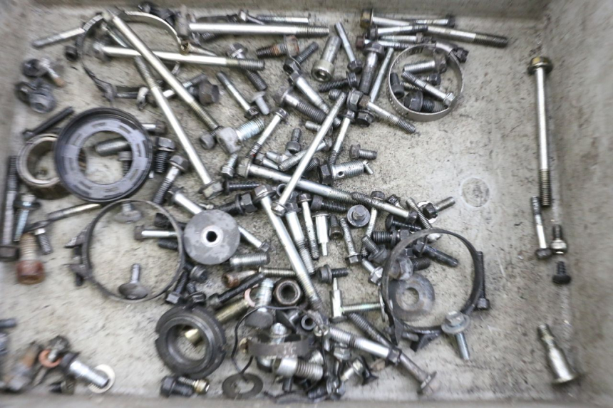 photo de SACO DE PARAFUSOS E FERRAGENS SUZUKI BURGMAN EXECUTIVE ABS 650 (2006 - 2012) - Detalhe da peça