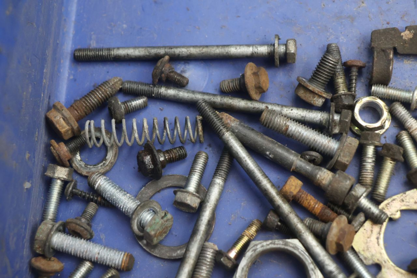 photo de SACO DE PARAFUSOS E FERRAGENS PEUGEOT BUXY 50 (1993 - 1998) - Detalhe da peça