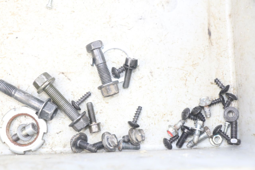 photo de SACO DE PARAFUSOS E FIXADORES YAMAHA BW'S 50 (2004 - 2017) - Detalhe da peça