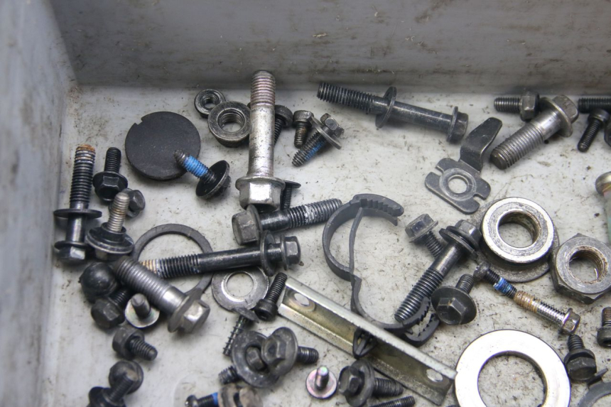 photo de SACO DE PARAFUSOS E FERRAGENS YAMAHA BW'S BWS 125 (2010 - 2013) - Pontos de fixação