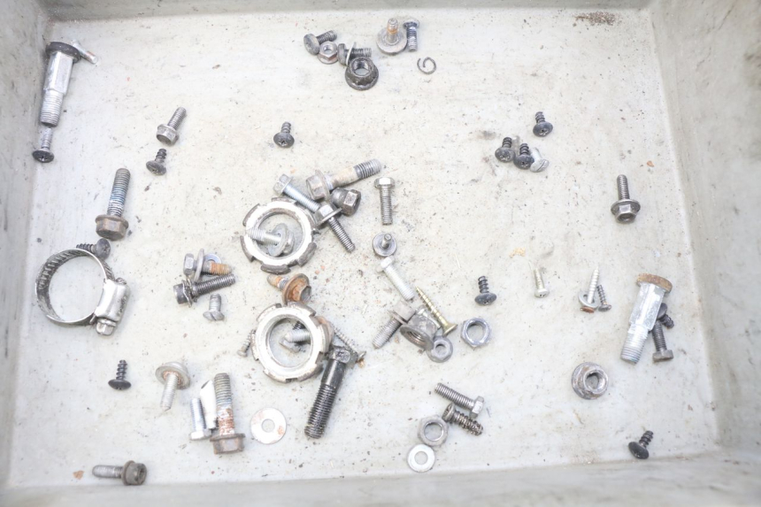 photo de SACO DE PARAFUSOS E FERRAGENS YAMAHA BW'S NAKED 50 (2008 - 2019) - Vista principal