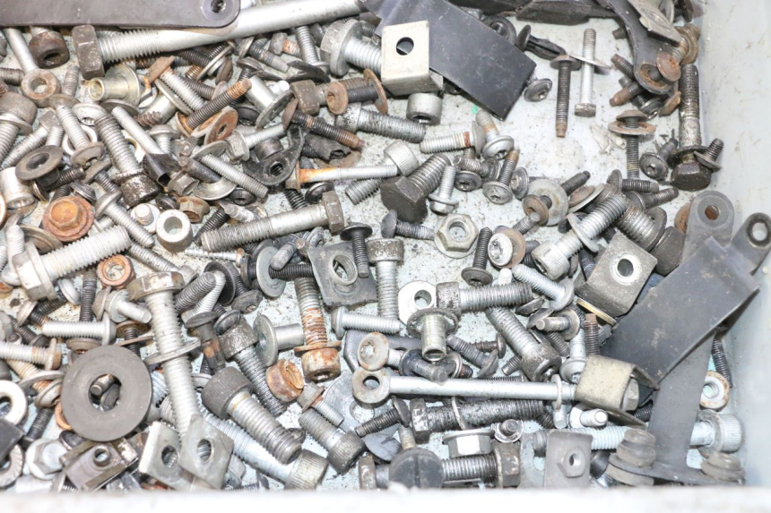 photo de SACO DE PARAFUSOS E FERRAGENS BMW C1 125 (2000 - 2003) - Outro ângulo de visão