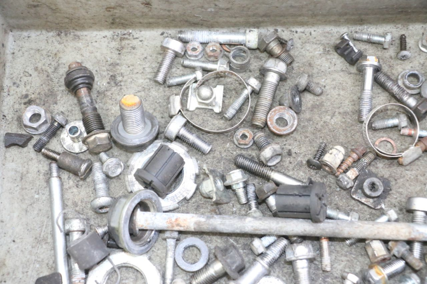 photo de SACO DE PARAFUSOS E FERRAGENS HONDA CBF 500 (2004 - 2007) - Outro ângulo de visão
