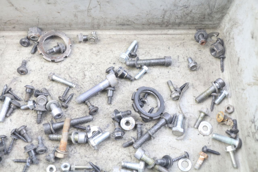 photo de SACO DE PARAFUSOS E FERRAGENS PEUGEOT CITYSTAR 125 (2011 - 2017) - Outro ângulo de visão