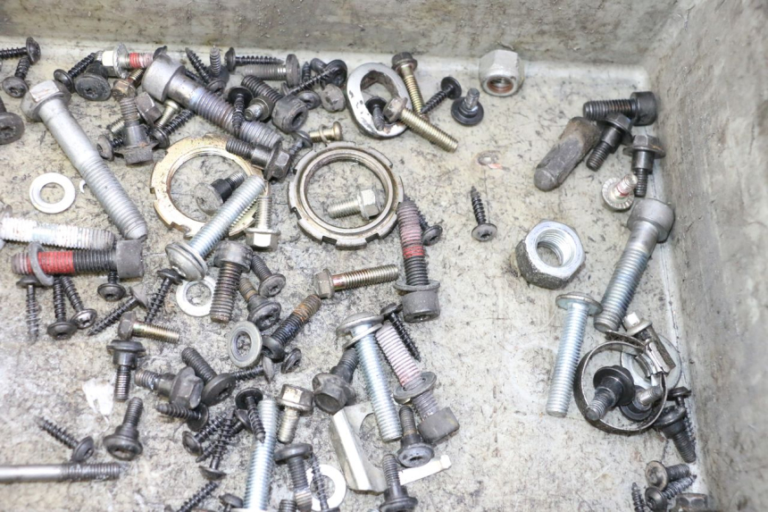 photo de SACO DE PARAFUSOS E FERRAGENS PEUGEOT CITYSTAR 50 (2013 - 2017) - Outro ângulo de visão