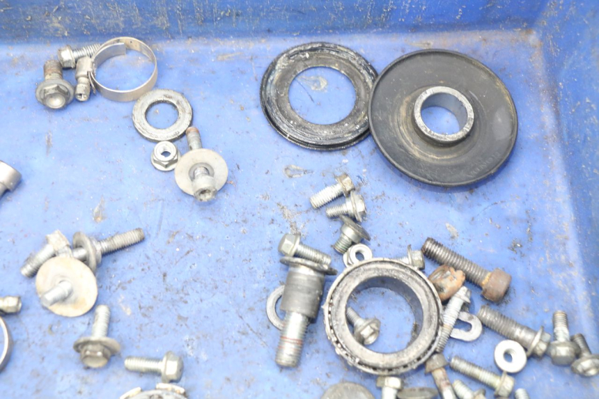 photo de SACO DE PARAFUSOS E FERRAGENS HONDA CRF CR-F 450 (2005 - 2008) - Outro ângulo de visão