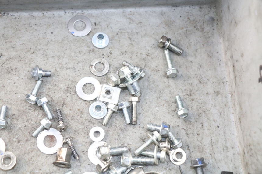 photo de SACO DE PARAFUSOS E FERRAGENS HONDA CRF-F CRF F 110 (2019 - 2022) - Outro ângulo de visão