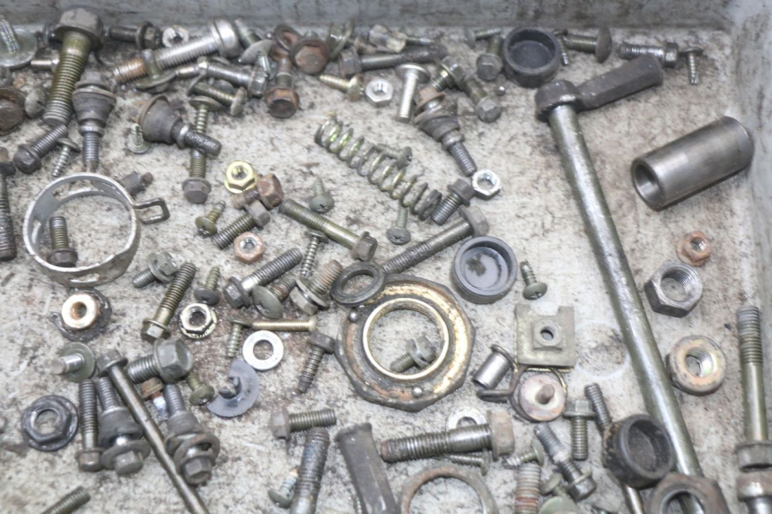 photo de SACO DE PARAFUSOS E FERRAGENS KYMCO DINK 4T 50 (2007 - 2018) - Zoom do estado de desgaste