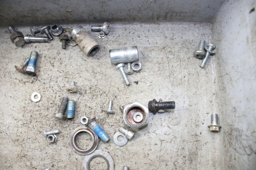 photo de SACO DE PARAFUSOS E FERRAGENS CCR DIRT BIKE 125 - Outro ângulo de visão