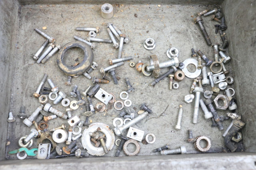 photo de SACO DE PARAFUSOS E FIXADORES GILERA DNA 50 (2000 - 2007) - Detalhe da peça