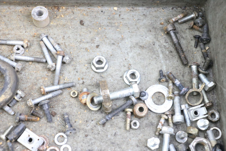 photo de SACO DE PARAFUSOS E FIXADORES GILERA DNA 50 (2000 - 2007) - Outro ângulo de visão