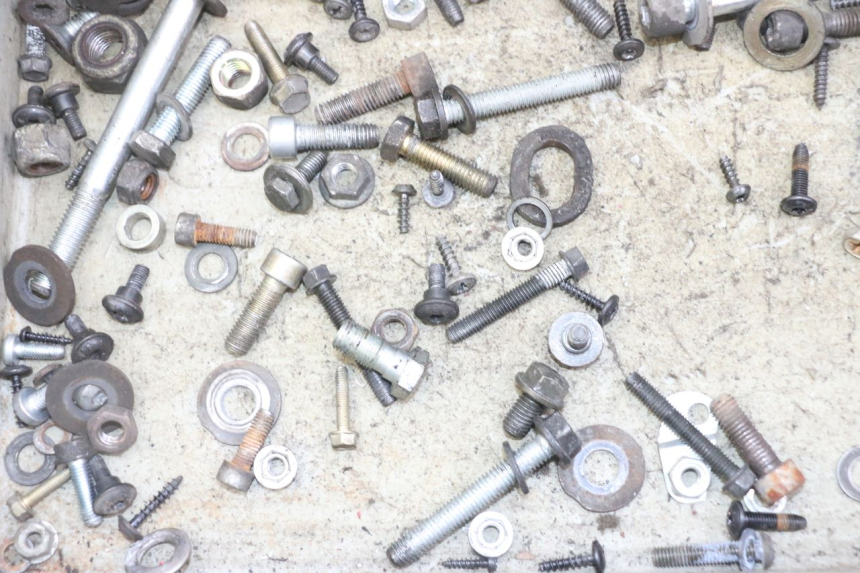 photo de SACO DE PARAFUSOS E FERRAGENS PEUGEOT ELYSTAR 125 (2002 - 2007) - Outro ângulo de visão