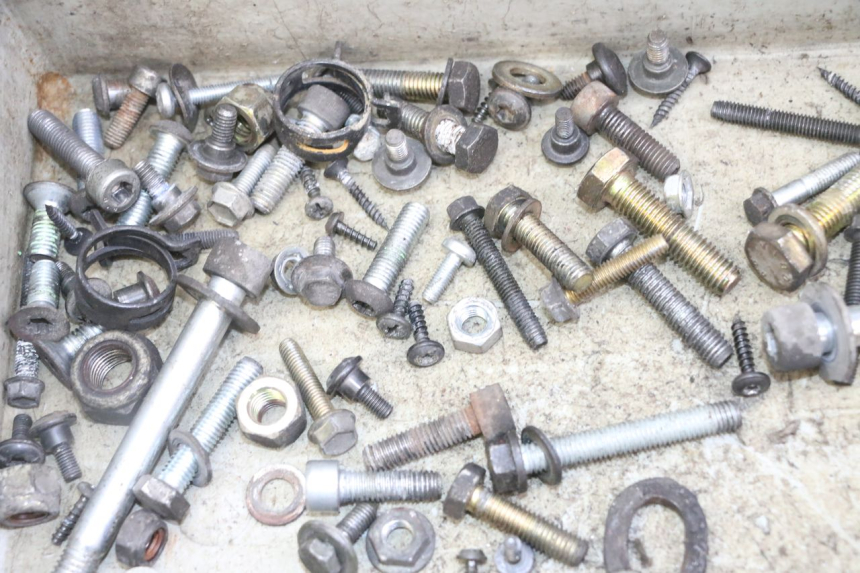 photo de SACO DE PARAFUSOS E FERRAGENS PEUGEOT ELYSTAR 125 (2002 - 2007) - Ampliação técnica