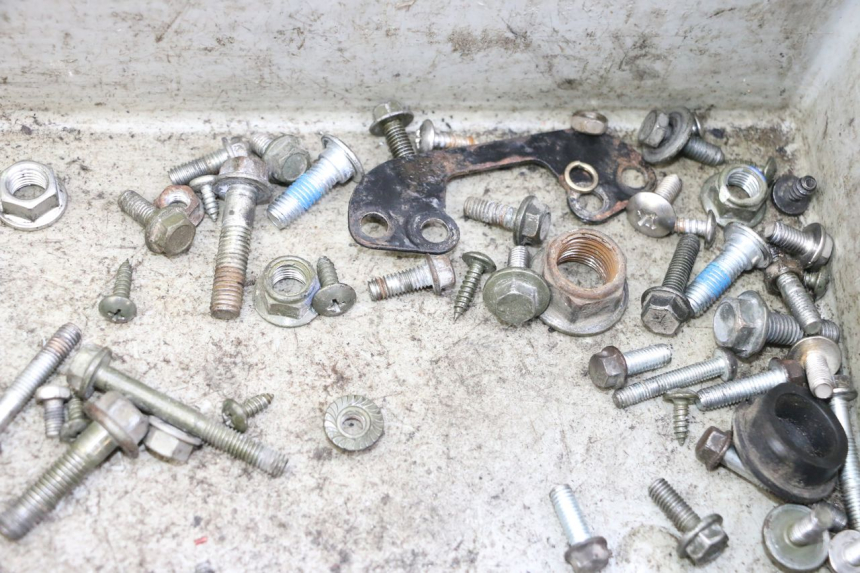 photo de SACO DE PARAFUSOS E FIXADORES JM MOTORS EVOLIS 4T 50 (2018 - 2022) - Outro ângulo de visão