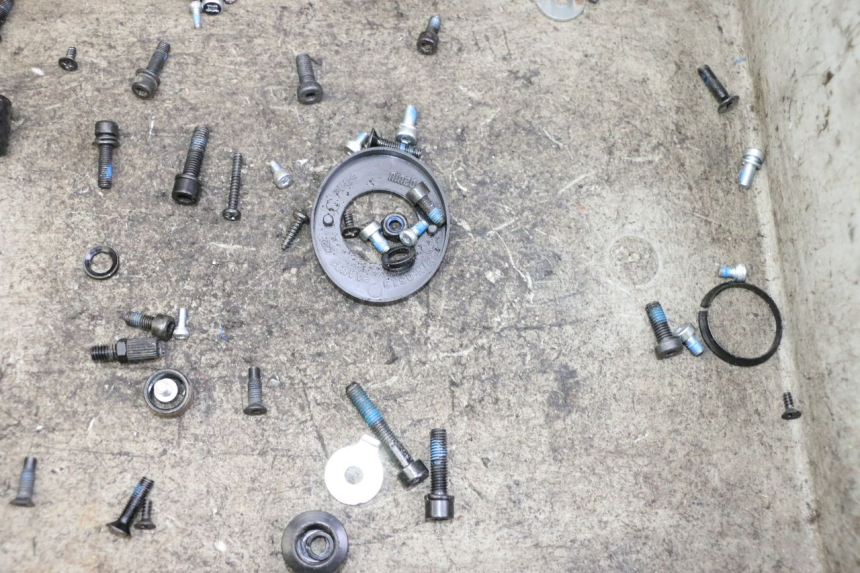 photo de SACO DE PARAFUSOS E FERRAGENS SEGWAY NINEBOT F40E 1 - Detalhe da peça