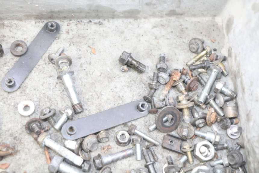 photo de SACO DE PARAFUSOS E FERRAGENS HONDA FES PANTHEON 2T 125 (1998 - 2002) - Outro ângulo de visão