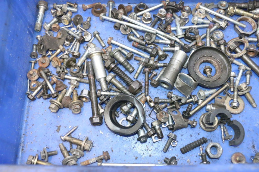photo de SACO DE PARAFUSOS E FERRAGENS HONDA FES PANTHEON 2T 125 (1998 - 2002) - Outro ângulo de visão