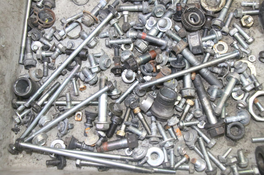 photo de SACO DE PARAFUSOS E FERRAGENS HONDA FES S-WING SWING ABS 125 (2007 - 2015) - Outro ângulo de visão