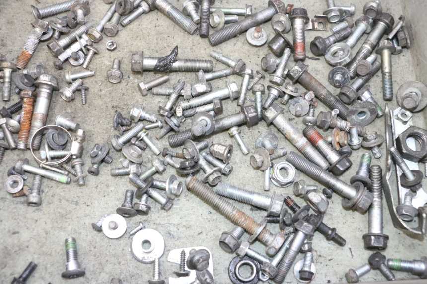photo de SACO DE PARAFUSOS E FERRAGENS HONDA FES S-WING SWING ABS 125 (2007 - 2015) - Detalhe da peça