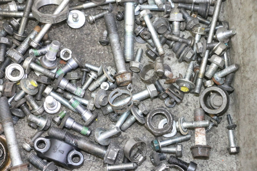 photo de SACO DE PARAFUSOS E FERRAGENS HONDA FES S-WING SWING ABS 125 (2007 - 2015) - Outro ângulo de visão