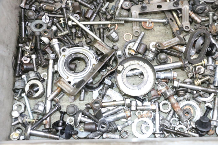 photo de SACO DE PARAFUSOS E FERRAGENS YAMAHA FJ 36Y 1100 (1984 - 1985) - Outro ângulo de visão
