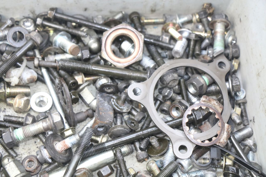 photo de SACO DE PARAFUSOS E FERRAGENS YAMAHA FJ 3CX 1200 (1986 - 1996) - Outro ângulo de visão