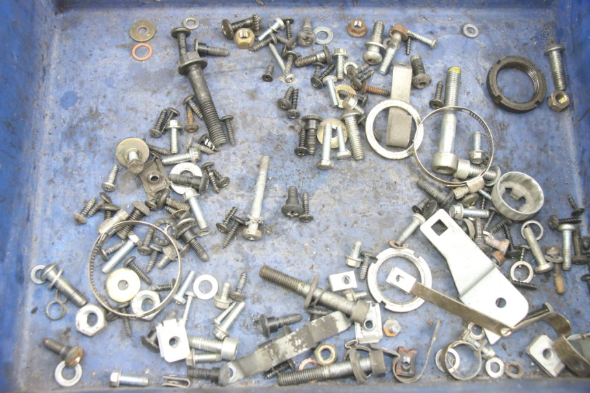 photo de SACO DE PARAFUSOS E FIXADORES PIAGGIO FLY 125 (2005 - 2012) - Detalhe da peça