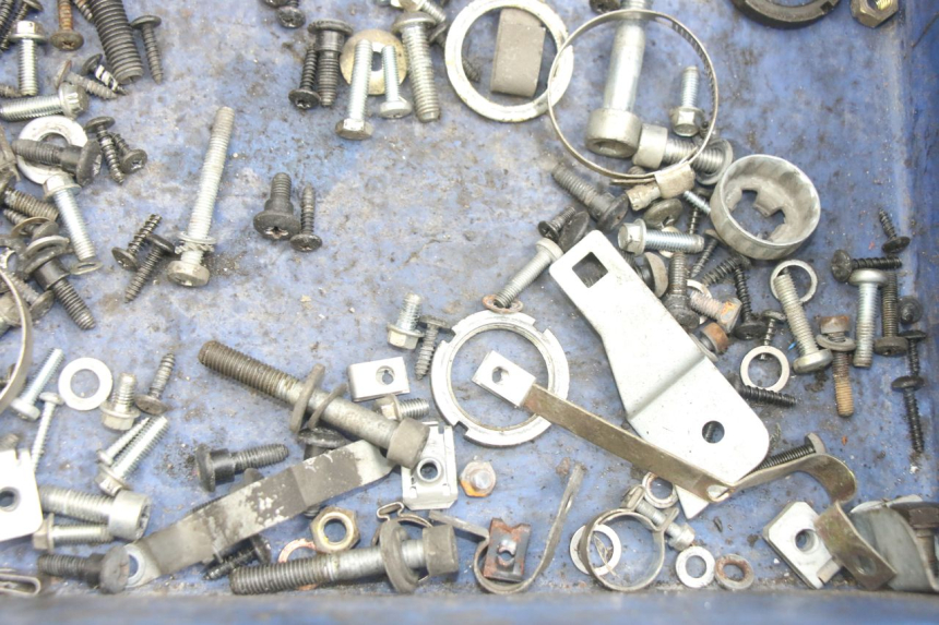 photo de SACO DE PARAFUSOS E FIXADORES PIAGGIO FLY 125 (2005 - 2012) - Zoom do estado de desgaste