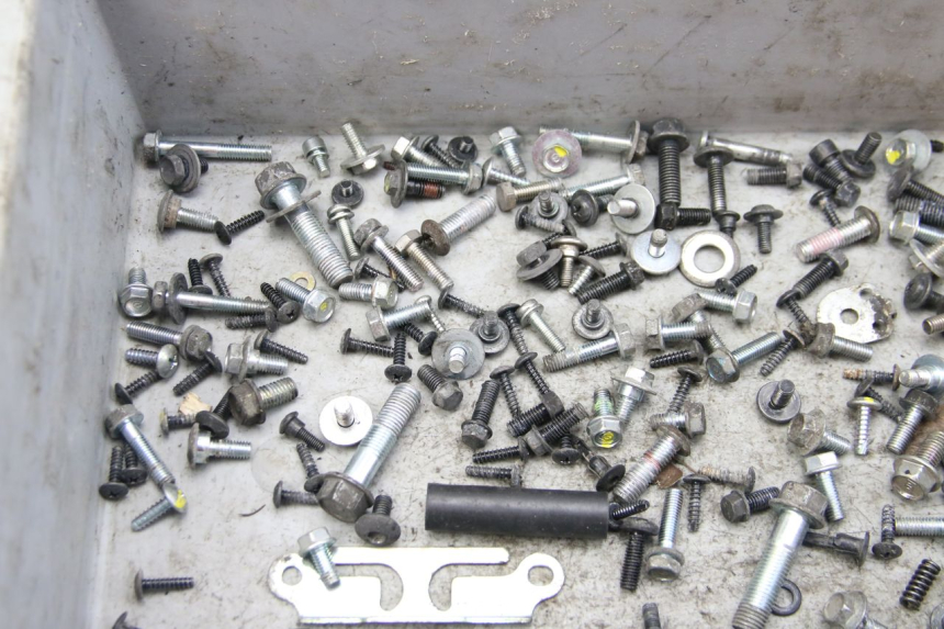 photo de SACO DE PARAFUSOS E FIXADORES HONDA FORZA 125 (2015 - 2016) - Outro ângulo de visão