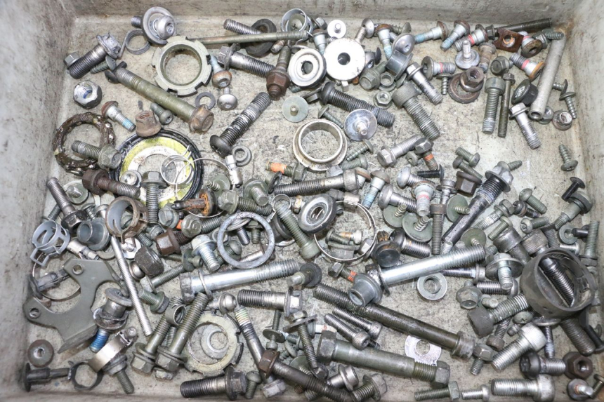 photo de SACO DE PARAFUSOS E FERRAGENS YAMAHA FZ6 FAZER S2 600 (2007 - 2011) - Detalhe da peça