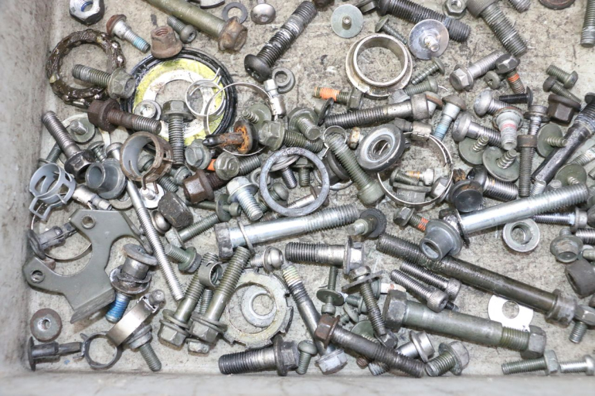 photo de SACO DE PARAFUSOS E FERRAGENS YAMAHA FZ6 FAZER S2 600 (2007 - 2011) - Zoom do estado de desgaste