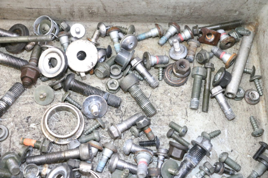 photo de SACO DE PARAFUSOS E FERRAGENS YAMAHA FZ6 FAZER S2 600 (2007 - 2011) - Outro ângulo de visão