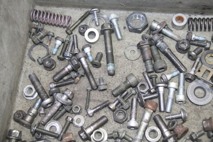 photo de SACO DE PARAFUSOS E FERRAGENS YAMAHA FZ6 N FAZER 600 (2004 - 2006) - Detalhe da peça