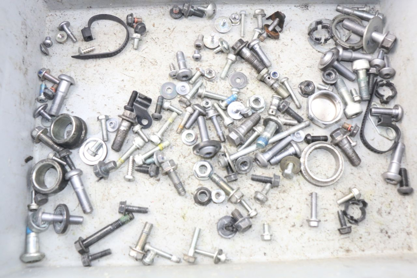 photo de SACO DE PARAFUSOS E FERRAGENS YAMAHA FZ8 800 (2010 - 2016) - Detalhe da peça
