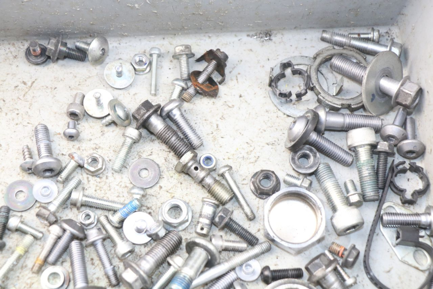 photo de SACO DE PARAFUSOS E FERRAGENS YAMAHA FZ8 800 (2010 - 2016) - Outro ângulo de visão