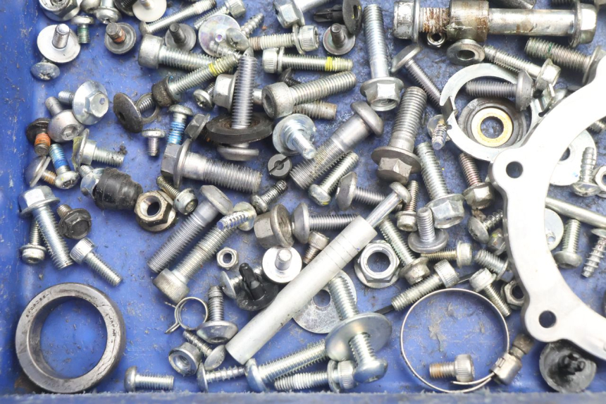 photo de SACO DE PARAFUSOS E FERRAGENS YAMAHA FZ8 800 (2010 - 2016) - Outro ângulo de visão