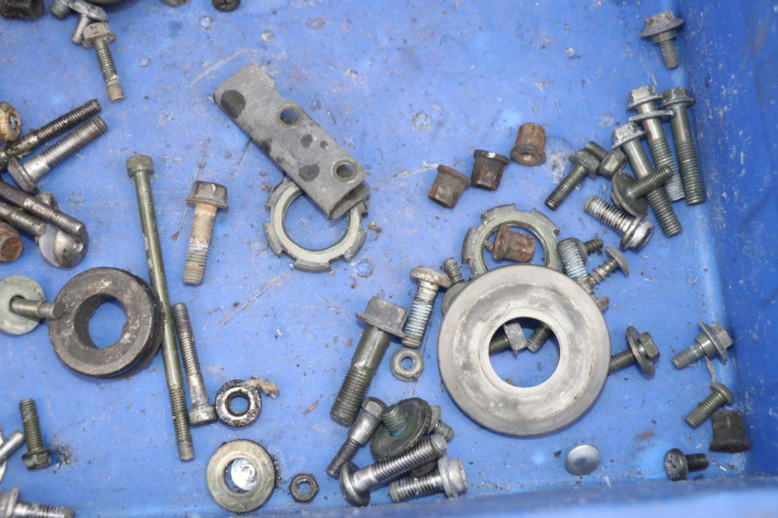 photo de SACO DE PARAFUSOS E FERRAGENS YAMAHA FZS FAZER 600 (1998 - 2001) - Zoom do estado de desgaste