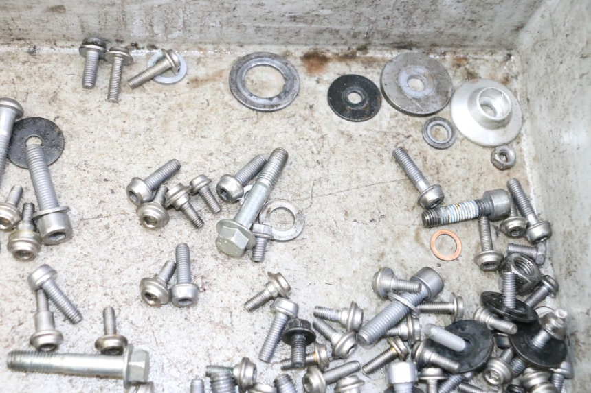 photo de SACO DE PARAFUSOS E FIXADORES BMW G310 R 310 (2016 - 2020) - Outro ângulo de visão