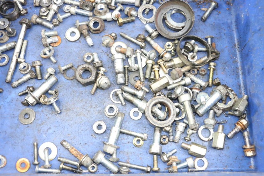 photo de SACO DE PARAFUSOS E FERRAGENS HYOSUNG GF 125 (2001 - 2005) - Detalhe da peça