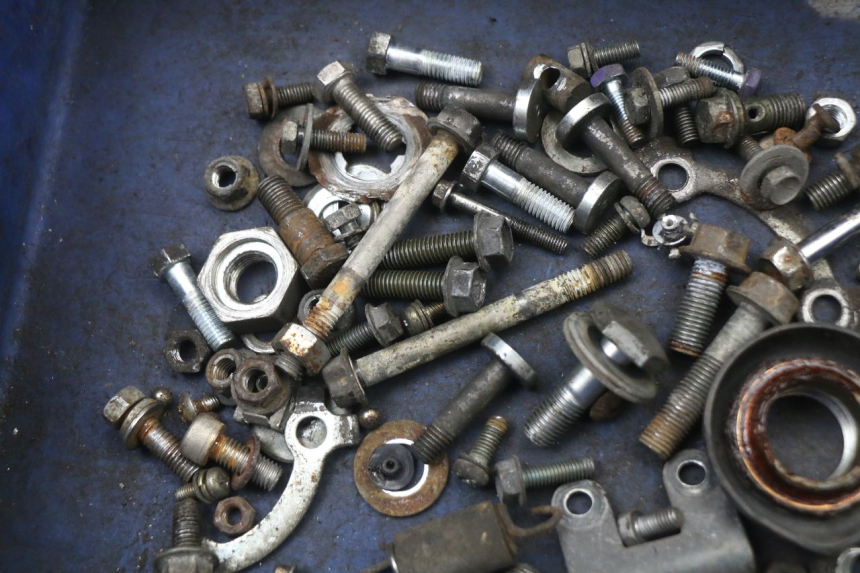photo de SACO DE PARAFUSOS E FERRAGENS SUZUKI GN 125 (1997 - 2000) - Detalhe da peça