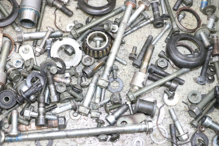 photo de SACO DE PARAFUSOS E FIXADORES SUZUKI GSF N BANDIT 600 (1996 - 1999) - Detalhe da peça