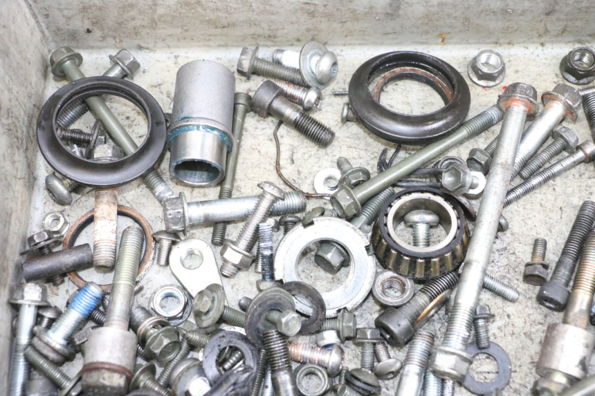 photo de SACO DE PARAFUSOS E FIXADORES SUZUKI GSF N BANDIT 600 (1996 - 1999) - Zoom do estado de desgaste