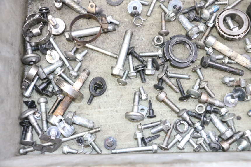 photo de SACO DE PARAFUSOS E FERRAGENS SUZUKI GSR 750 (2011 - 2017) - Zoom do estado de desgaste