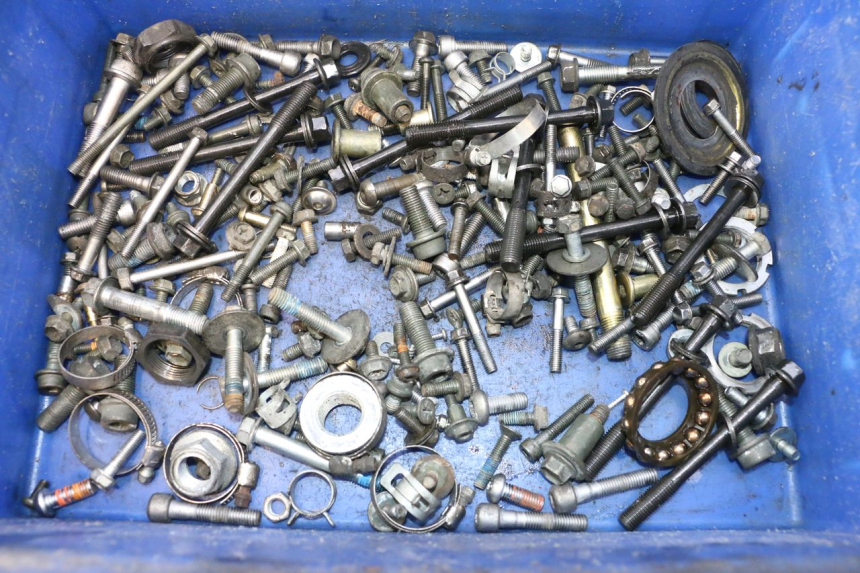 photo de SACO DE PARAFUSOS E FERRAGENS SUZUKI GSR 600 (2005 - 2012) - Vista principal