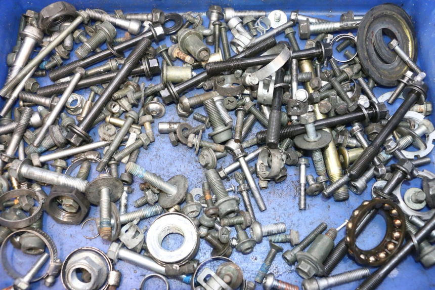 photo de SACO DE PARAFUSOS E FERRAGENS SUZUKI GSR 600 (2005 - 2012) - Detalhe da peça