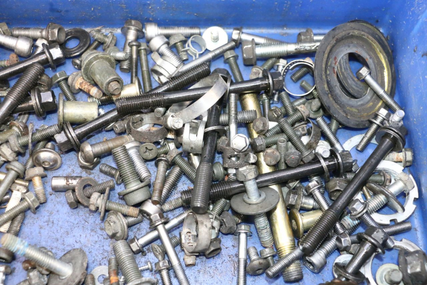 photo de SACO DE PARAFUSOS E FERRAGENS SUZUKI GSR 600 (2005 - 2012) - Zoom do estado de desgaste