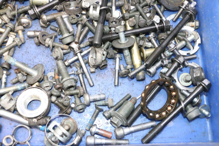 photo de SACO DE PARAFUSOS E FERRAGENS SUZUKI GSR 600 (2005 - 2012) - Outro ângulo de visão