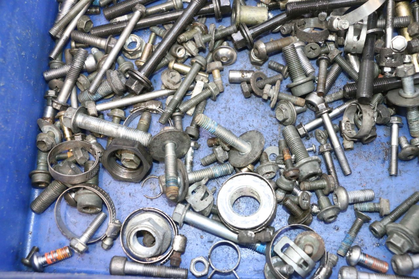 photo de SACO DE PARAFUSOS E FERRAGENS SUZUKI GSR 600 (2005 - 2012) - Ampliação técnica
