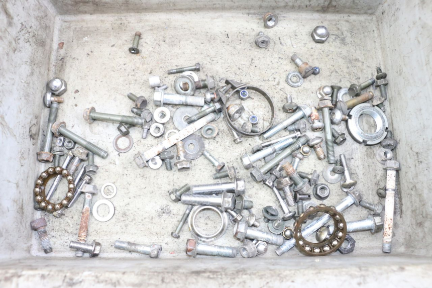 photo de SACO DE PARAFUSOS E FERRAGENS SUZUKI GZ MARAUDER 125 (1998 - 2004) - Vista principal