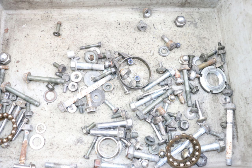 photo de SACO DE PARAFUSOS E FERRAGENS SUZUKI GZ MARAUDER 125 (1998 - 2004) - Detalhe da peça